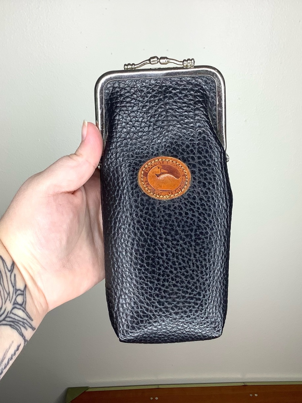< Vintage Dooney & Bourke Black Pebbled Leather Coin Purse/Pouch >